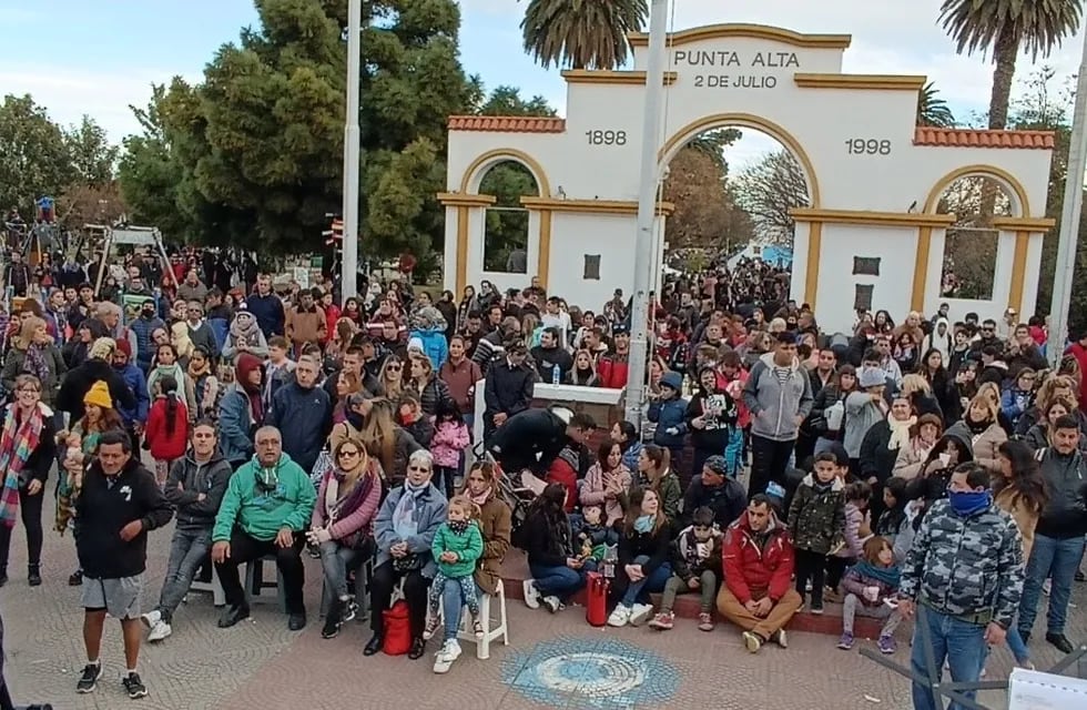Festejos 124°| Aniversario de Punta Alta: buena convocatoria en Plaza Belgrano.