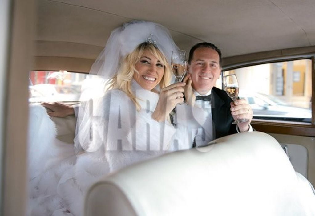 Vicky Xipolitakis se casó en secreto y las fotos son imperdibles.