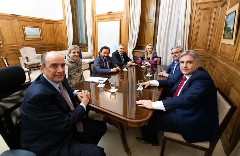 Martín Llaryora se reunió con Guillermo Francos, Karina Milei, Luis Caputo, Gustavo Spaenz, Raúl Jalil y Osvaldo Jaldo. (X / @GAFrancosOk)