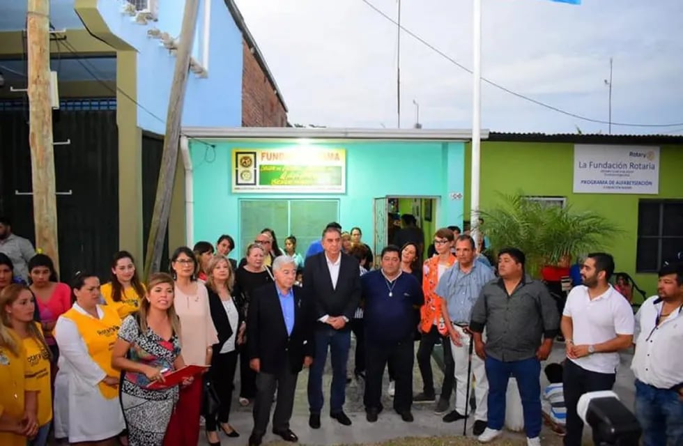 Con el acompañamiento del Intendente Municipal, Ing. Jorge Jofré, y el gobernador electo del Distrito 4845 Miguel Cruz, el club rotario hizo entrega del equipamiento completo para una cocina