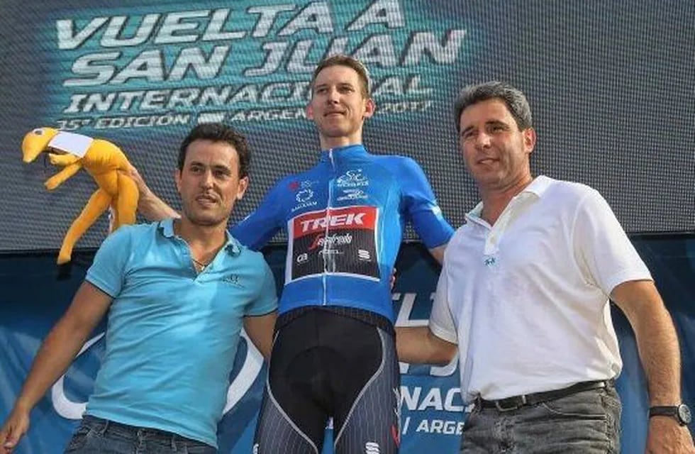 Jorge Chica, Bauke Mollema (ganador Vuelta 2017) y Sergio Uñac.