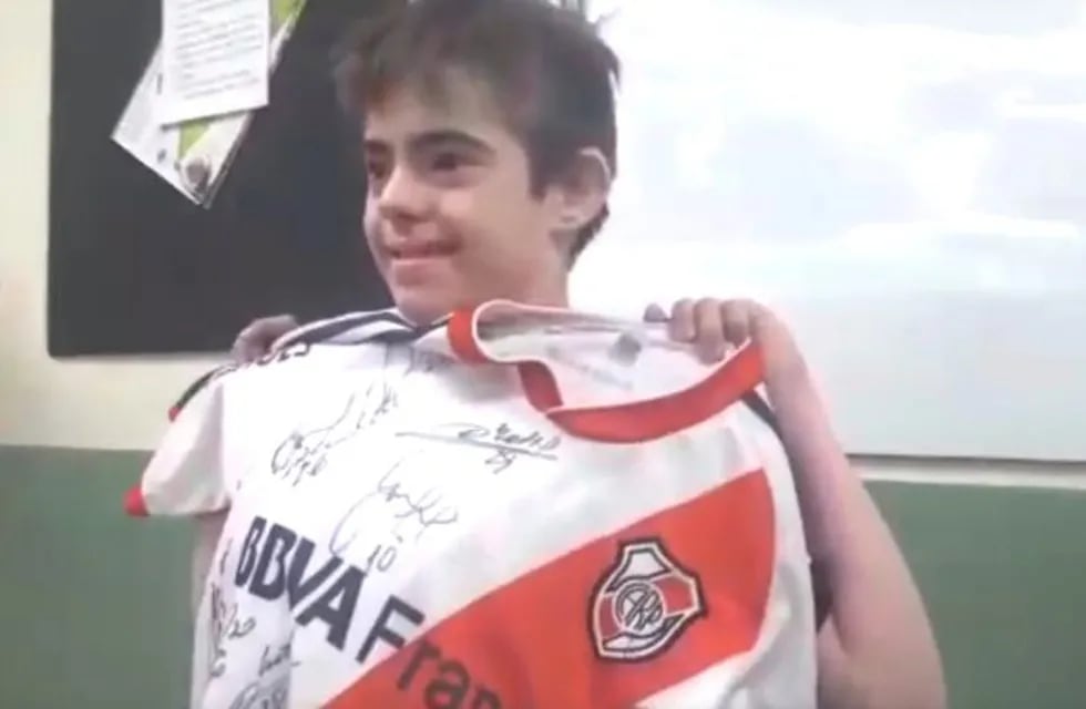 Julián, el nene de Villa María que recibió el saludo en video de todos los jugadores de River.
