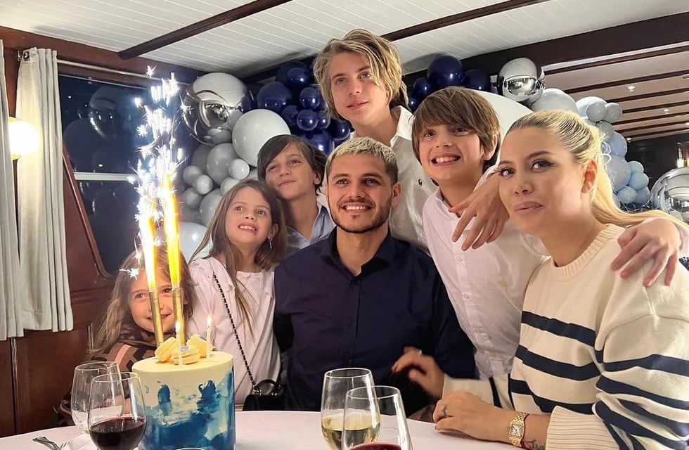 Mauro Icardi junto a Wanda Nara y los hijos de ambos. (Instagram).
