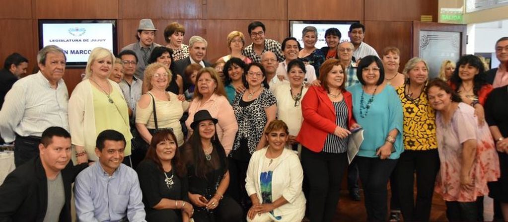 Miembros de la SADE Jujuy que asistieron al acto cumplido en la Legislatura.