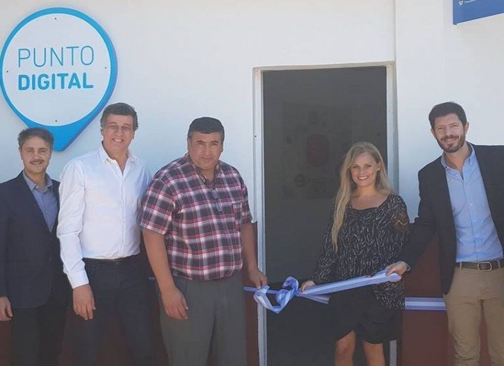 El intendente de Las Heras, Daniel Orozco, dejó inaugurada la sala de Punto Digital.