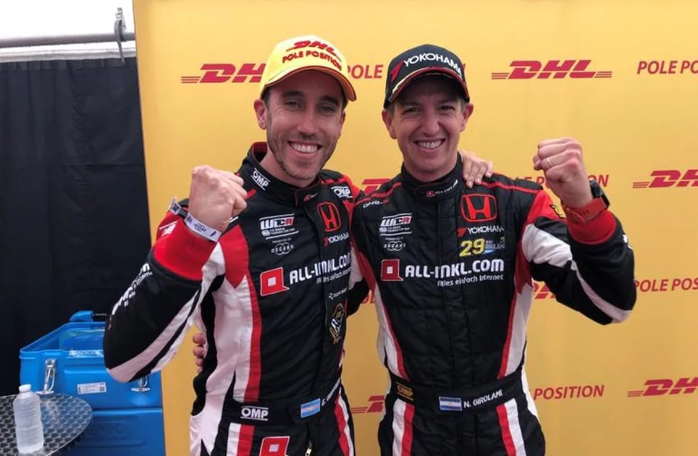 Los argentinos Esteban Guerrieri (a la izq.) y Néstor Bebu Girolami, 1ro y 3ro respectivamente, en la primera clasificación de la Copa Mundial de Autos de Turismo (WTCR), en Alemania. 2019