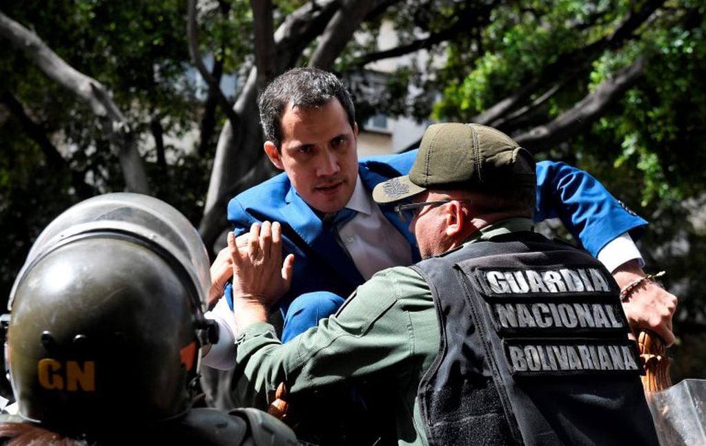 Juan Guaidó no había podido ingresar a la sesión de la mañana (Foto: Federico PARRA/AFP)