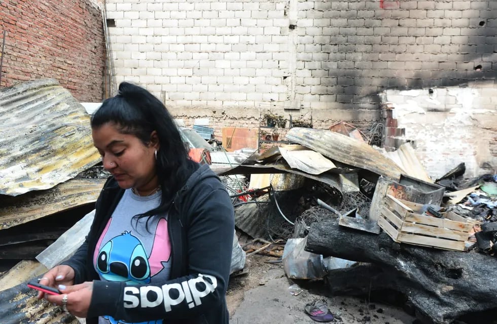 Córdoba. Una familia perdió todo por un incendio en barrio Talleres Oeste  (José Hernández/ LaVoz).