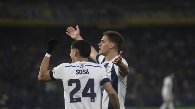 Boca-Talleres, con polémica: Cavani y Ramón Sosa rompían el cero, pero les anularon los goles.
