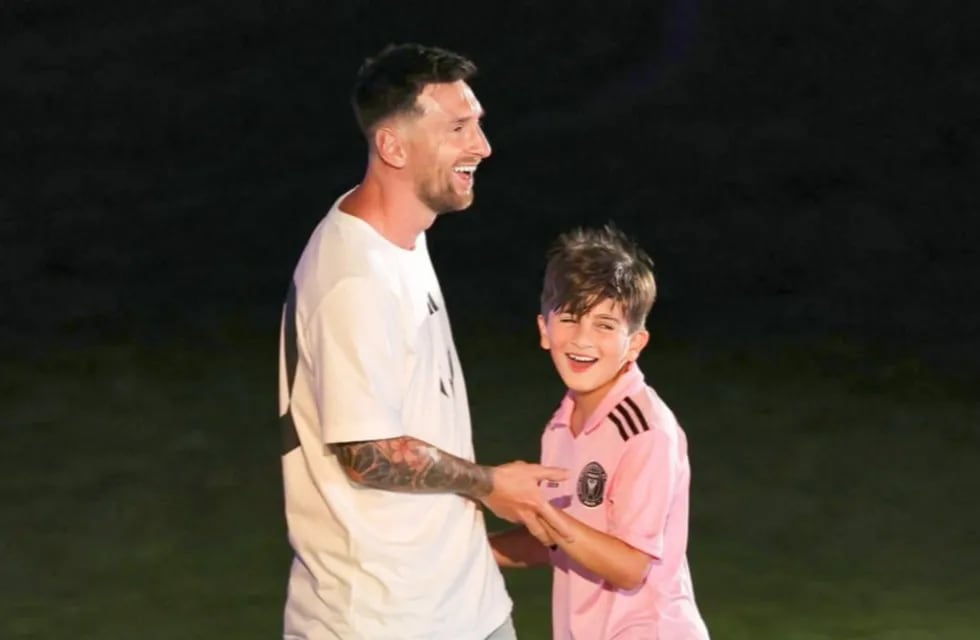 Lionel Messi fue sorprendido por su hijo Thiago y la imagen no pasó desapercibida.
