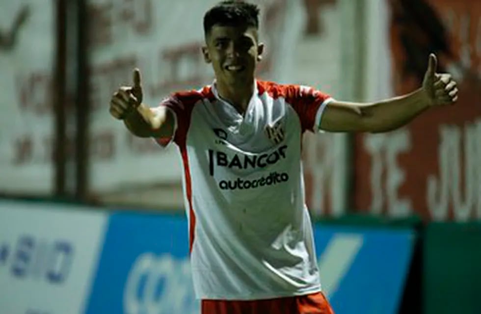 El juvenil Alexis Cuello, adentro por su gol y por la lesión de Villarruel.
