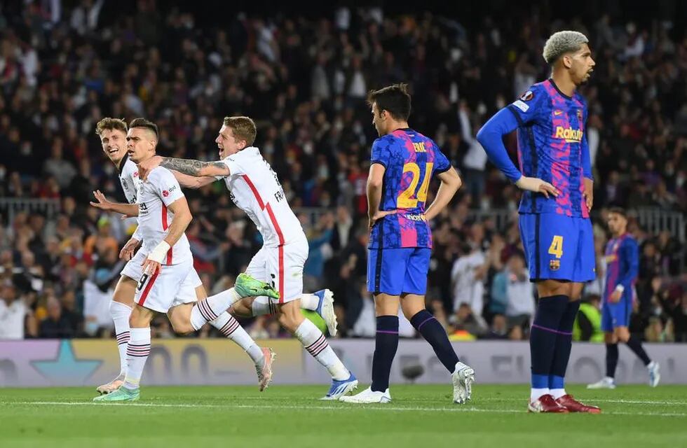 Rafael Borré festeja su gol en el Camp Nou.