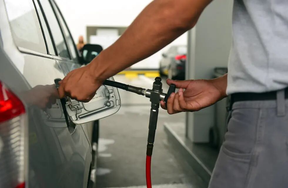 Los precios de combustibles en YPF sufrieron un incremento.  (Nicolás Bravo / La Voz)