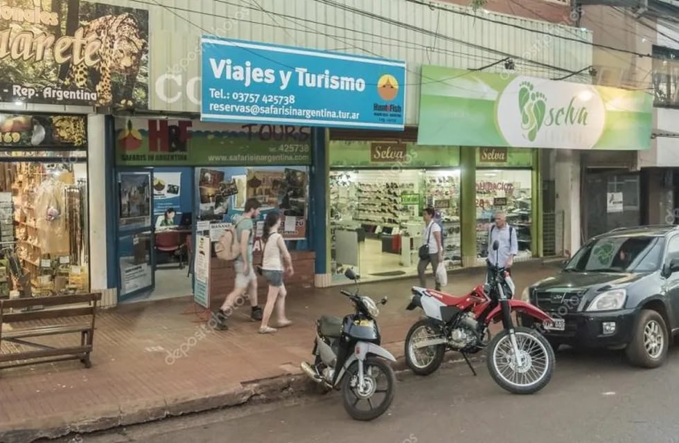 Agencia de Viajes en una de las principales calles de Puerto Iguazú. (MisionesOnline)