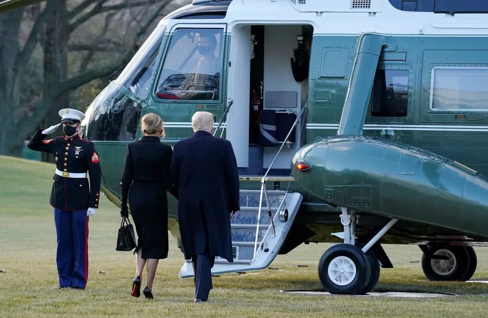 Donald y Melania Trump dejan la Casa Blanca por última vez