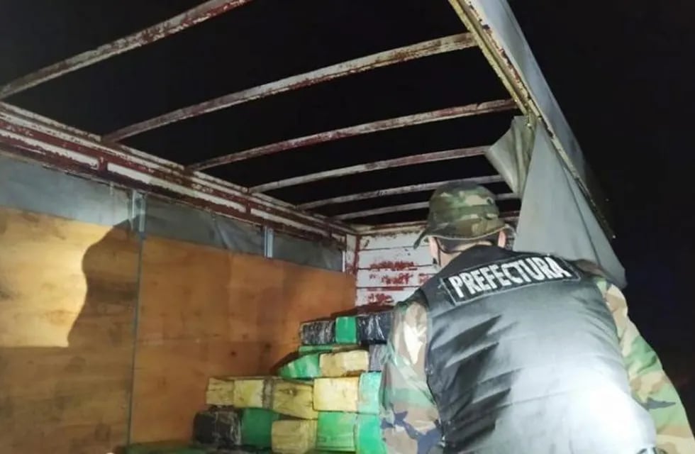 Incautan 3,4 toneladas de marihuana un camión en Corpus