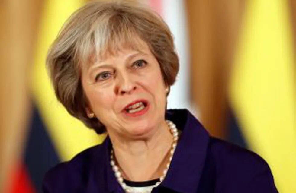 FILE - This is a Wednesday, Nov. 2, 2016 file photo of Britain's Prime Minister Theresa May speaks during a press statement with Colombia's President Juan Manuel Santos at 10 Downing Street in London. Britainu2019s High Court  brought government plans for leaving the European Union screeching to a halt Thursday, Nov. 3, 2016 ruling that the prime minister canu2019t trigger the U.K.'s exit from the bloc without approval from Parliament.  (AP Photo/Kirsty Wigglesworth, pool, File) inglaterra londres Theresa May primera ministra del reino unido visita del presidente de colombia