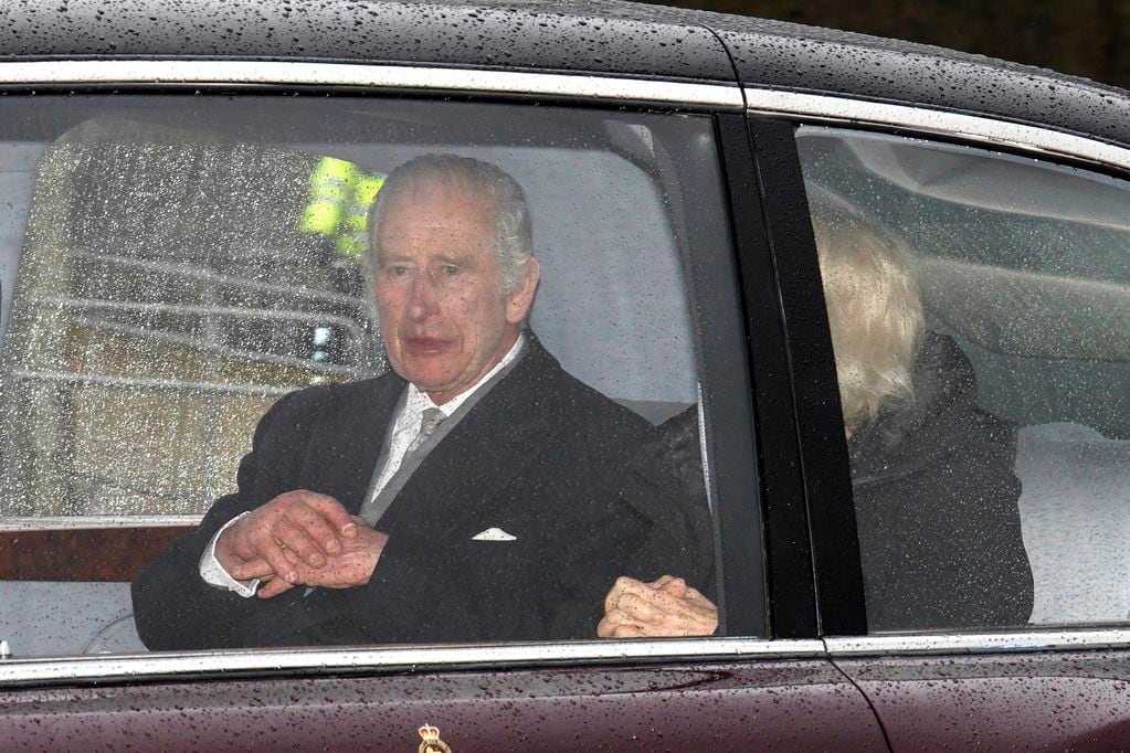 El rey Carlos III se refirió a la situación de Kate Middleton y su enfermedad (Jordan Pettitt/PA via AP)