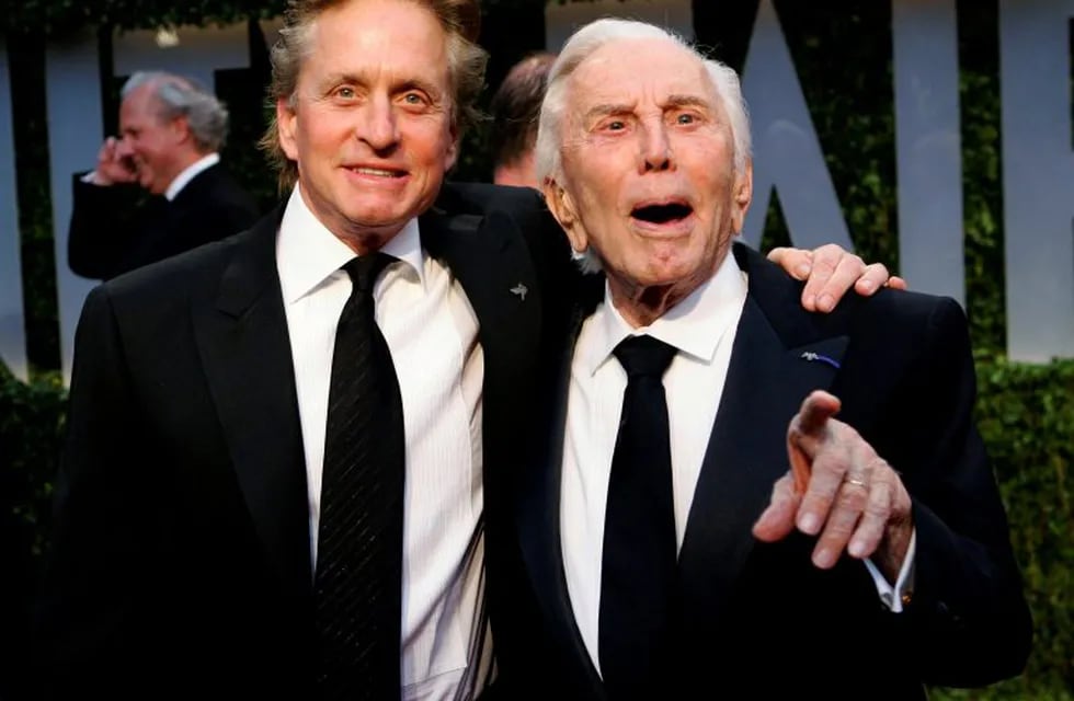 FILE PHOTO: Actor Michael Douglas (L) and his father, actor Kirk Douglas, arrive together at the 2009 Vanity Fair Oscar Party in West Hollywood, California February 22, 2009. REUTERS/Danny Moloshok/File Photo
