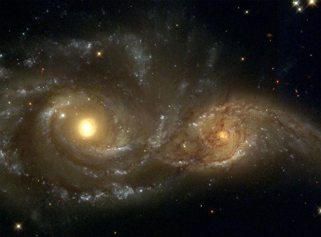 Imagen captada por telescopio Hubble.  Las de esta toma son dos galaxias espirales de la constelación del Can Mayor.