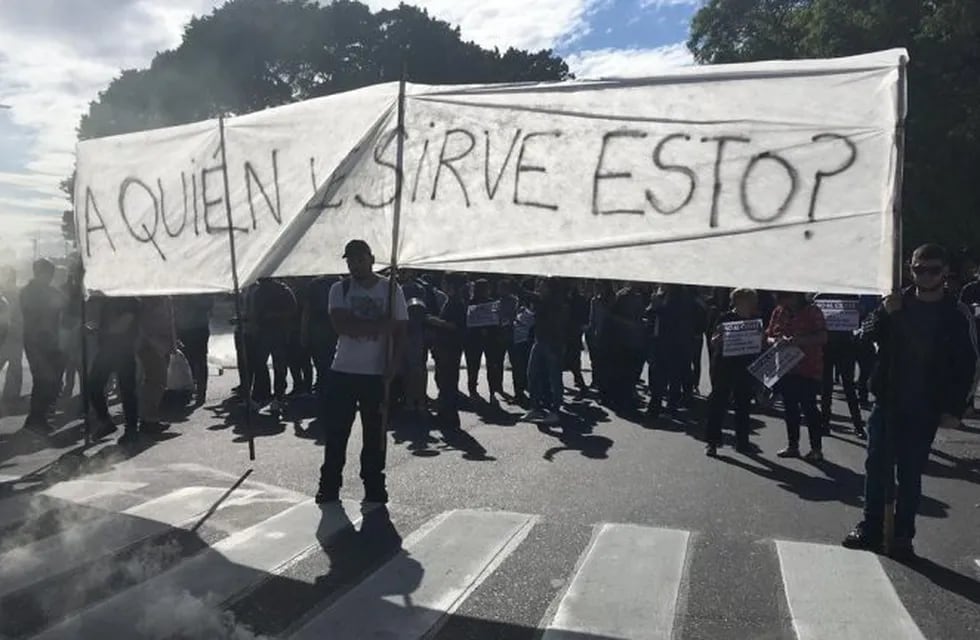 Trabajadores del Buenos Aires Design cortan avenida del Libertador y Pueyrredón.