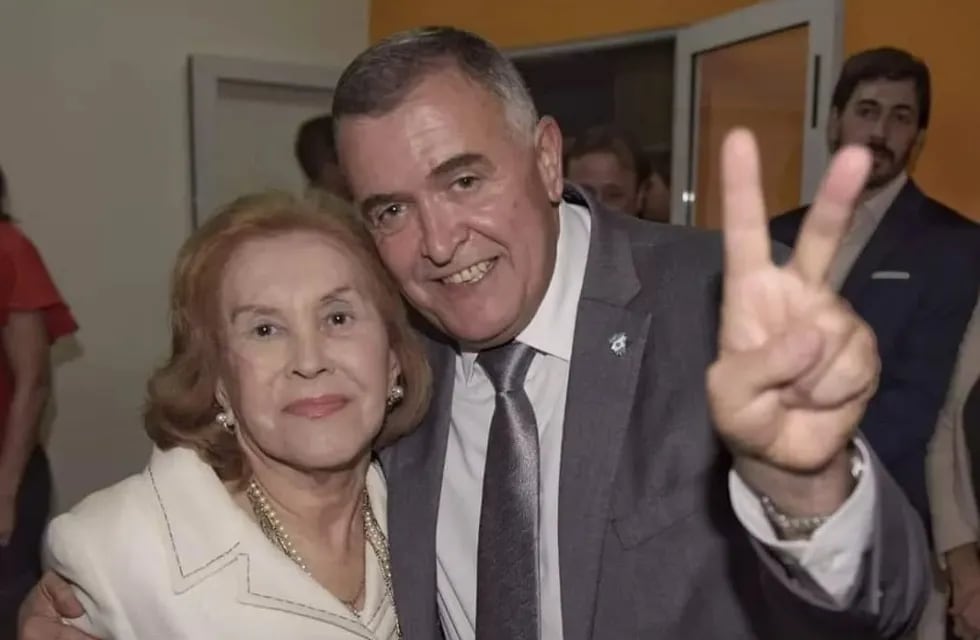 Gobernandor Osvaldo Jaldo junto a Olijela Rivas.