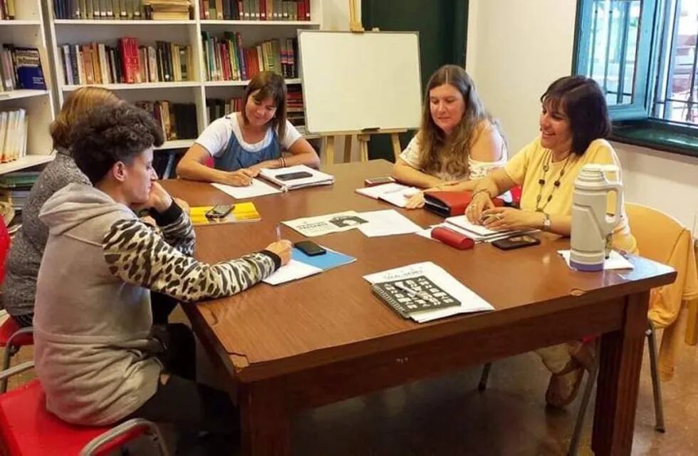 Noemí Rivas con Mesa Intersectorial de Mujeres y la Colectiva Feminista Ni Una Menos Tres Arroyos (facebook/CCE)