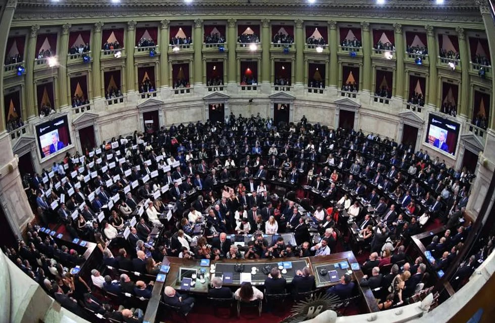 Handout photo released by the Argentinian Senate Press Office showing a general view of the plenary while Argentine President Mauricio Macri (bottom-center) delivers a speech next to Vice-President Gabriela Michetti during the inauguration of the 137th period of ordinary sessions at the Congress in Buenos Aires, Argentina on March 1, 2019. (Photo by PABLO GRINBERG / Prensa Senado / AFP) / RESTRICTED TO EDITORIAL USE - MANDATORY CREDIT \