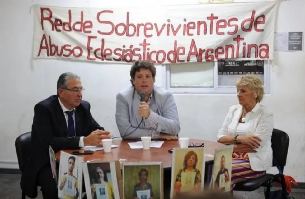 La red de sobrevivientes de Abusos Eclesiásticos de Argentina brindó una conferencia de prensa (web).