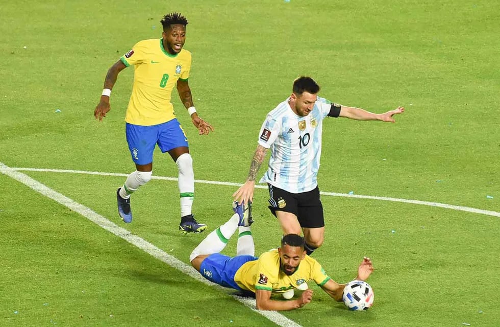 FIFA obligará a disputar el partido de Argentina y Brasil.