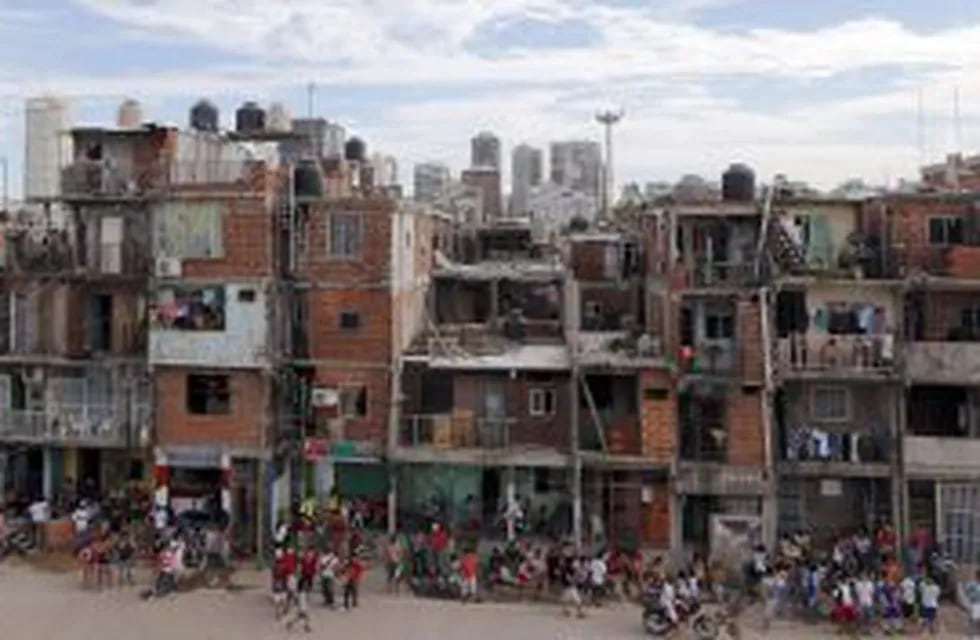 Residents are seen in the Villa 31 slum, which censuses show has grown 50 percent in the past four years to currently house some 40,000 people, near the 100-year-old railway station Retiro in the heart of Buenos Aires, February 9, 2014. A sharp currency d