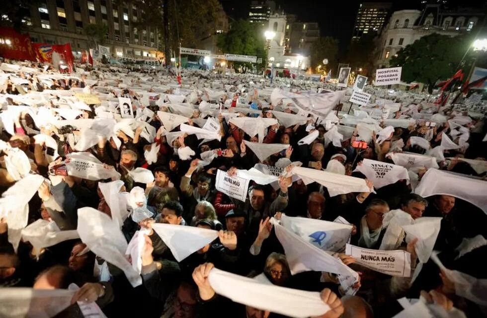 People raise white handkerchiefs, the signature symbol of the Mothers of Plaza de Mayo human rights group, during a protest against a Supreme Court ruling that benefited a man serving time for crimes against humanity in Buenos Aires, Argentina, Wednesday, May 10, 2017. In response to the popular outcry, earlier in the day Wednesday, Argentina's Congress approved a bill banning the reduction of jail sentences for people serving time for crimes against humanity. (AP Photo/Victor R. Caivano) buenos aires  marcha manifestacion contra el 2 x 1 crimenes lesa humanidad crimenes lesa humanidad ley 2x1 marcha protesta