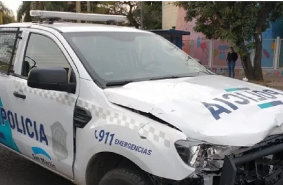 San Martín: un patrullero cruzó en rojo, atropelló y mató a un joven de 21 años