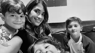 Antonela Roccuzzo y una foto de sus hijos haciendo fiaca antes de ir a la escuela