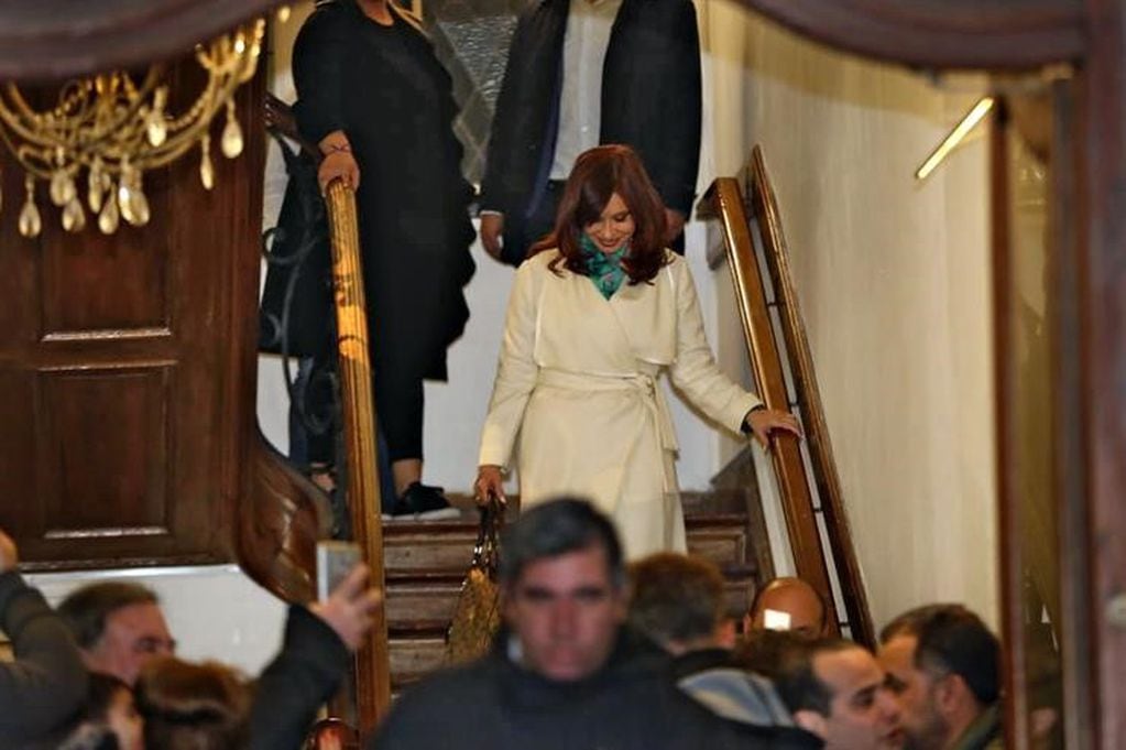 Cristina Kirchner, a la salida del Instituto Patria (crédito: Fabián Marelli)