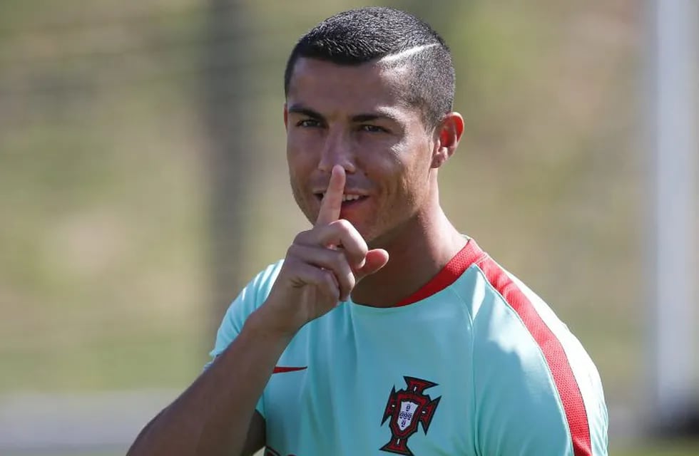 ARCHIVO - Cristiano Ronaldo durante un entrenamiento el 14/06/2017, en Oeiras, Portugal con la selección portuguesa  en Rusia. (Vinculado al texto de dpa \