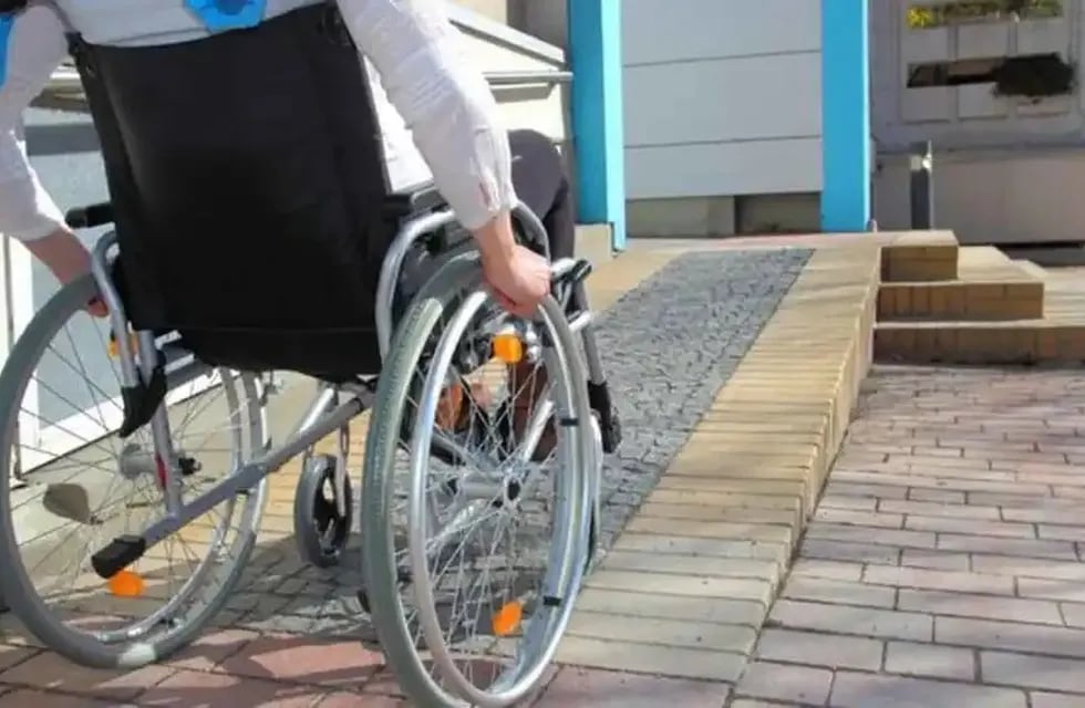 Joven en silla de ruedas
