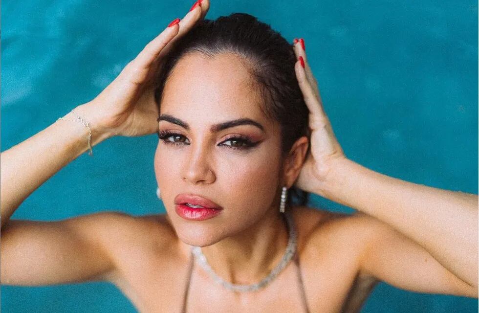 La dominicana lo reveló a través de sus redes sociales: "¡Quería gritarlo a los cuatro vientos! Dije que SI!". (Instagram/@nattinatasha)