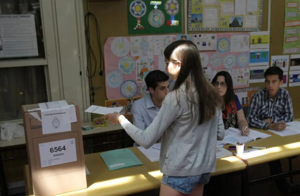 La concejal Victoria Flores del Bloque Pensando Córdoba y su proyecto de Voto Joven.