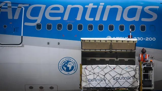 Avión de Aerolíneas Argentinas con vacunas Sputnik V