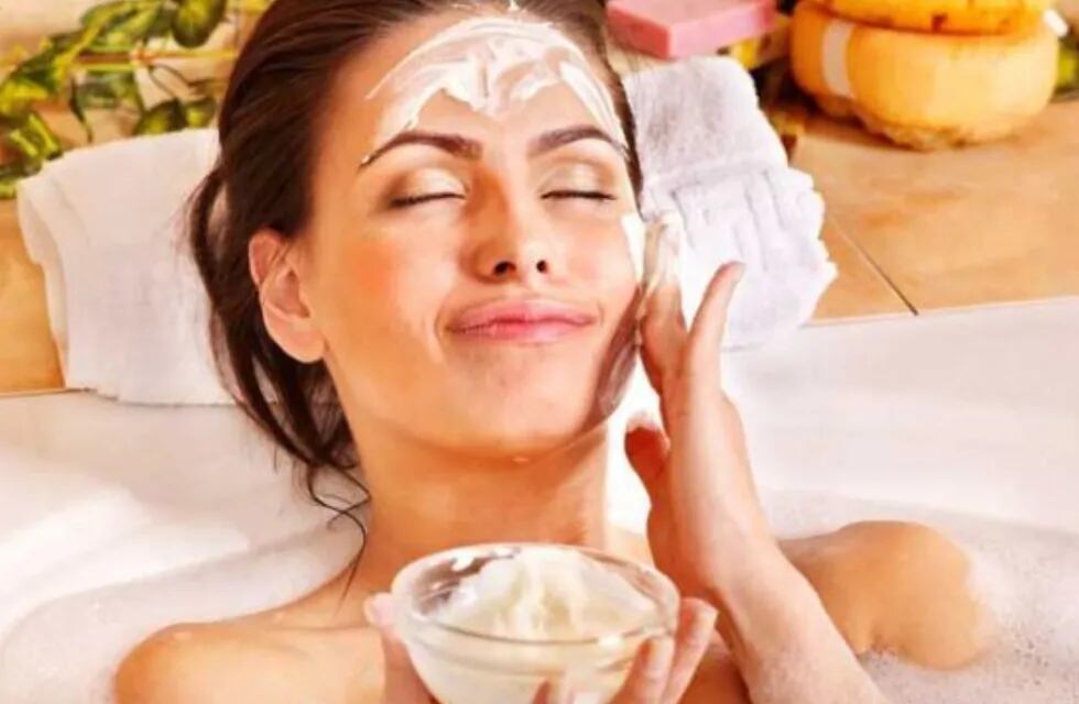 El paso a paso para cuidar la piel del rostro con yogur