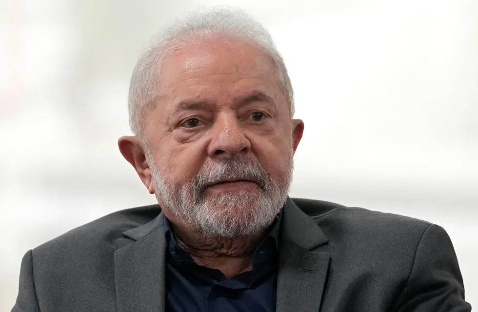 Luiz Inácio Lula da Silva echó a 13 nuevos militares. Foto: AP.