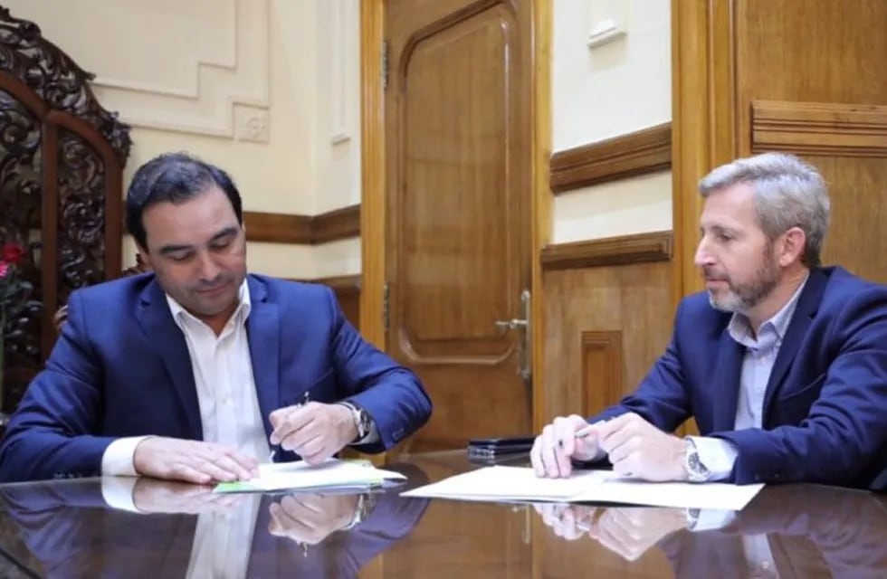 Valdés firmó convenios con Frigerio para construir escuelas y modernizar el Registro Civil