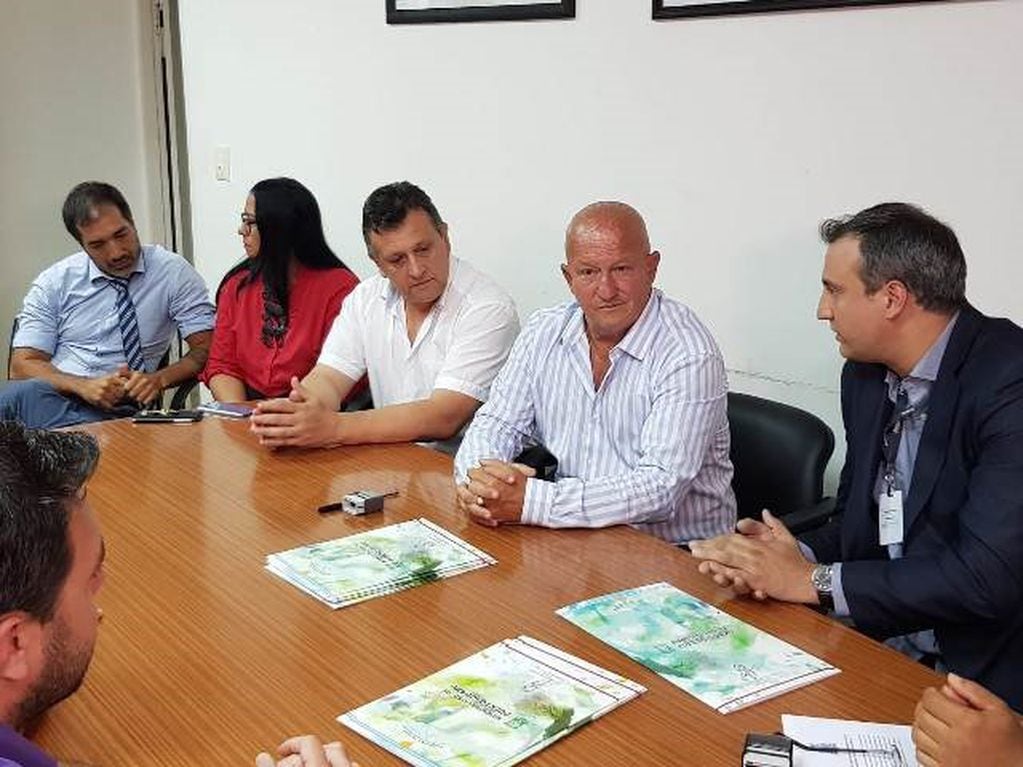 Iguazú y Foz do Iguaçú acordaron un régimen para taxis y remises. (El Independiente)