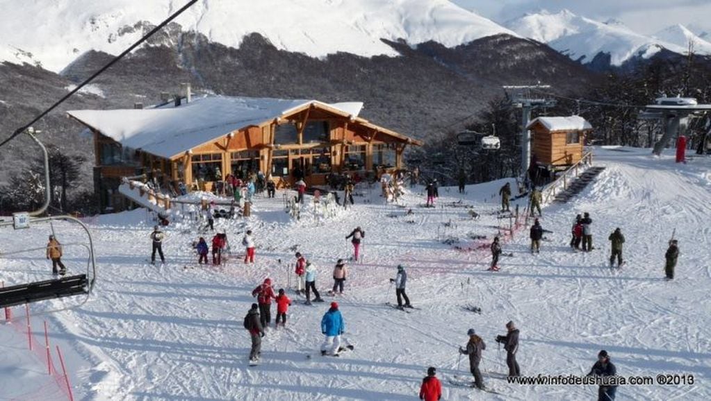 Pista de esquí en la cota de 480 metros. Centro Invernal Cerro Castor.