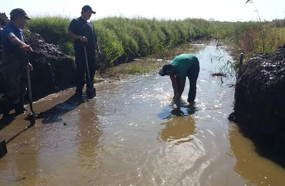 Obstruyeron un canal de escurrimiento de agua (Gobierno de La Pampa)