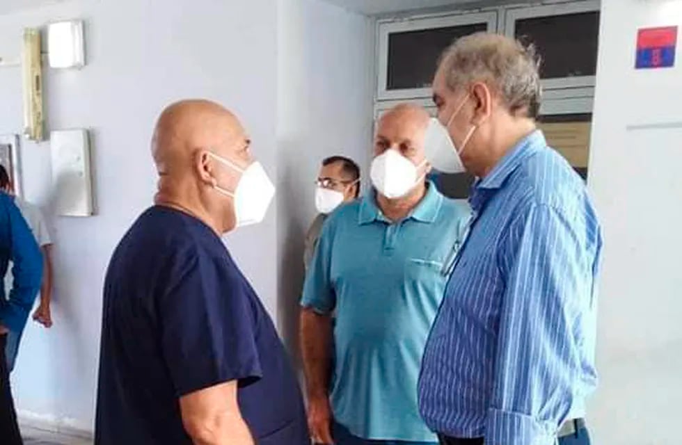 El Ministro Gómez con Fernández haciéndose cargo del Hospital Distrital de Ingeniero Juárez