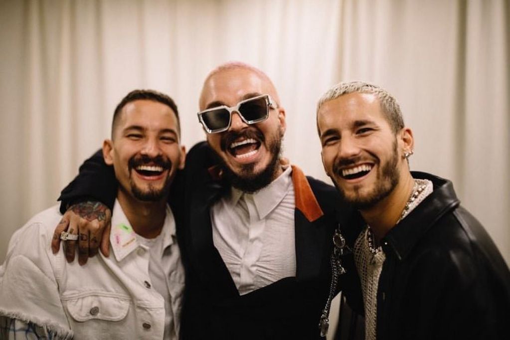 Mau y Ricky junto al cantante colombiano J Balvin quien también hace parte de la lista de los más atractivos del género. (Instagram/@mauyricky)