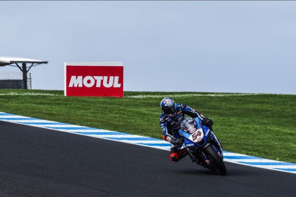 Toprak Razgatlioglu, con Yamaha, escoltó a Redding (Ducati) en los primeros ensayos en Phillip Island.