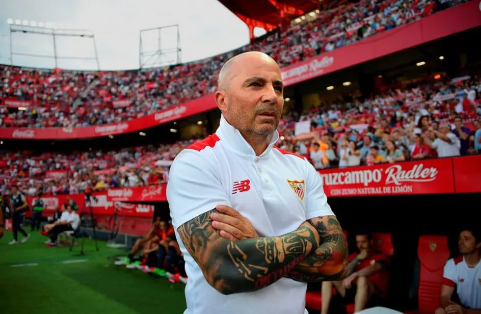 Sevilla's Argentinian coach Jorge Sampaoli looks on before his last game as a coach before the Spanish league football match Sevilla FC vs CA Osasuna at the Ramon Sanchez Pizjuan stadium in Sevilla on May 20, 2017. / AFP PHOTO / CRISTINA QUICLER